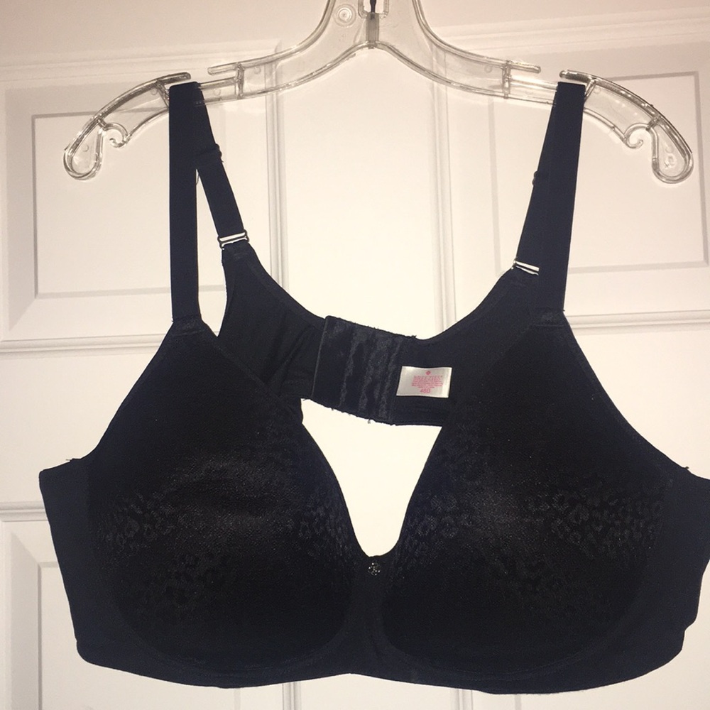 Black bra with contour cups